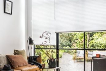 Witte plisségordijnen