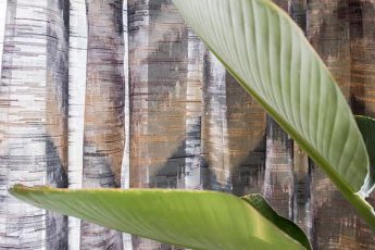 Zwart-bruine inbetween met patroon detail