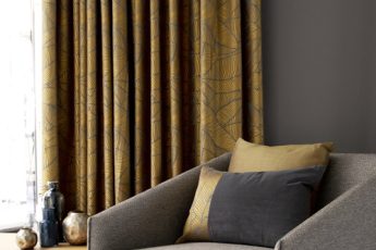 Gouden gordijn met patroon