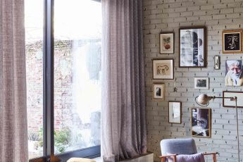 Paarse gordijnen voor schuifpui