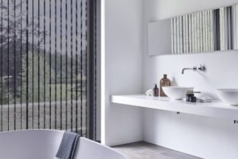 verticale lamellen zwart in badkamer